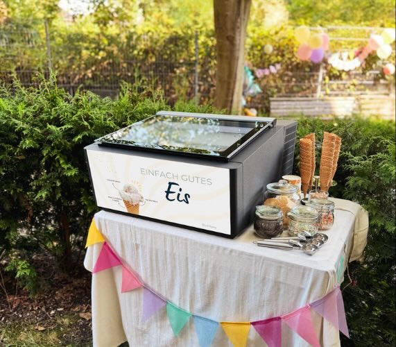 Sol Eisdiele Vitrine